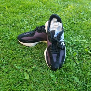 New Balance 327 Black / White